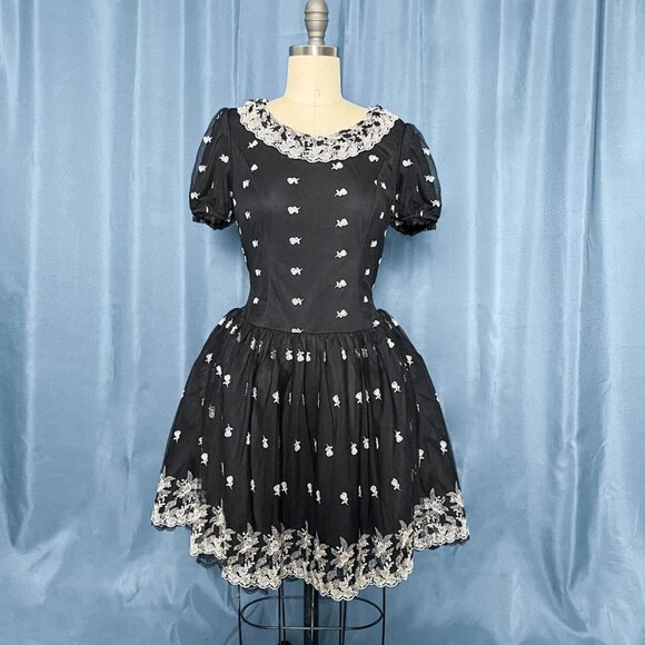 NWT Gothic Lolita Size S 4 Embroidered Floral Rose Motif Babydoll Dress - Picture 1 of 7